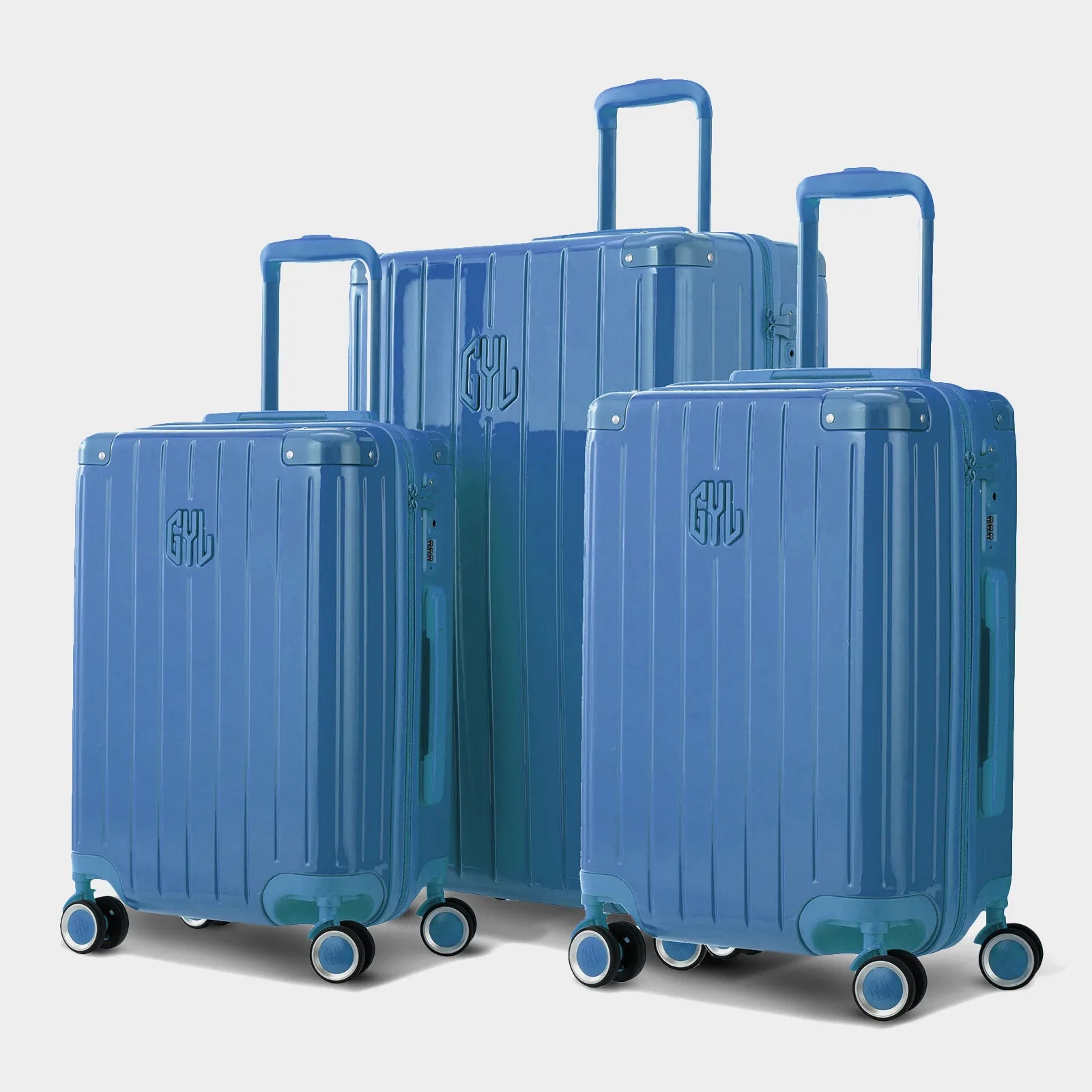 Trio de valises rigides GYL Intemporelle bleu grisé avec coques nervurées et poignées télescopiques.