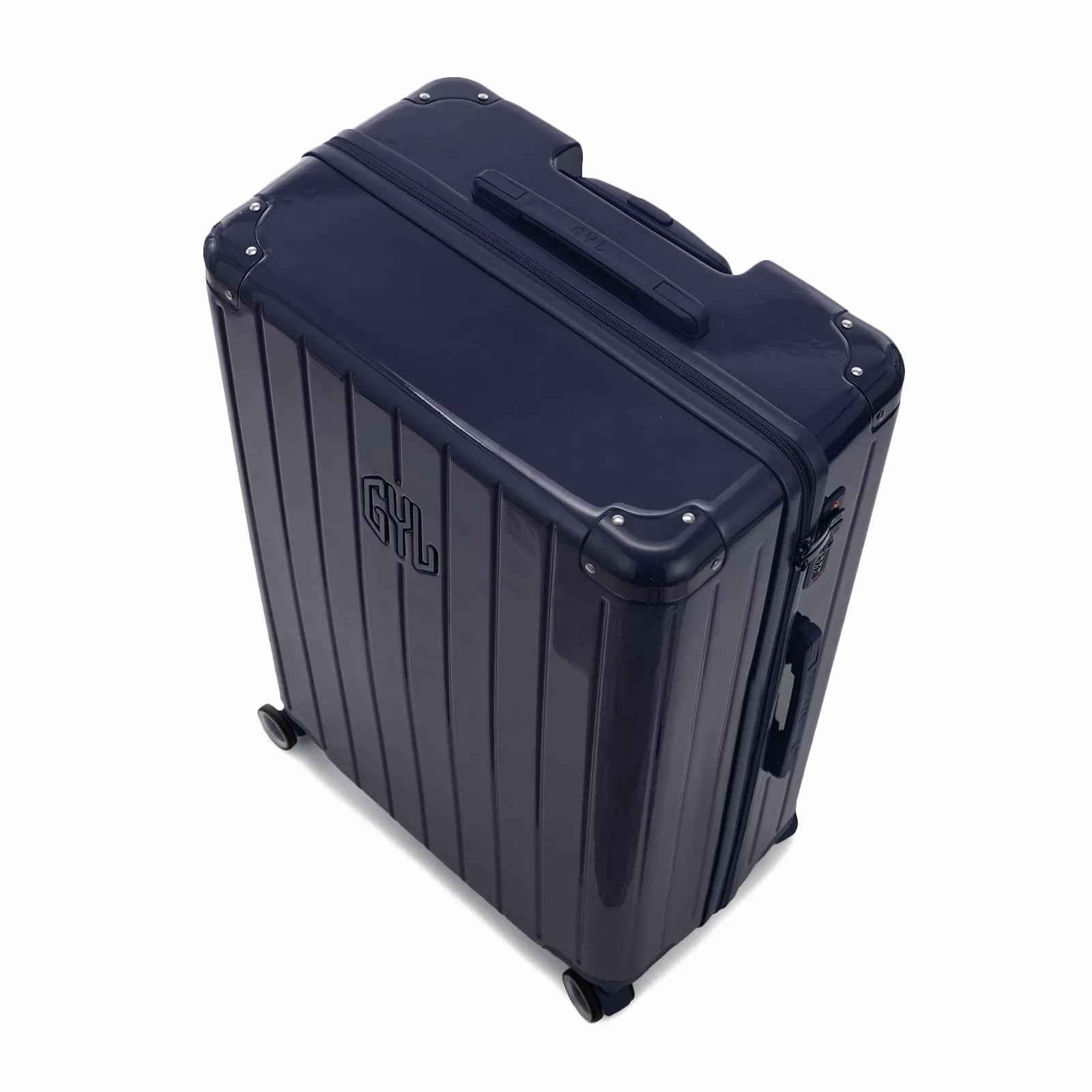 Vue en angle de la valise rigide GYL Intemporelle marine avec coins renforcés et coque nervurée brillante.