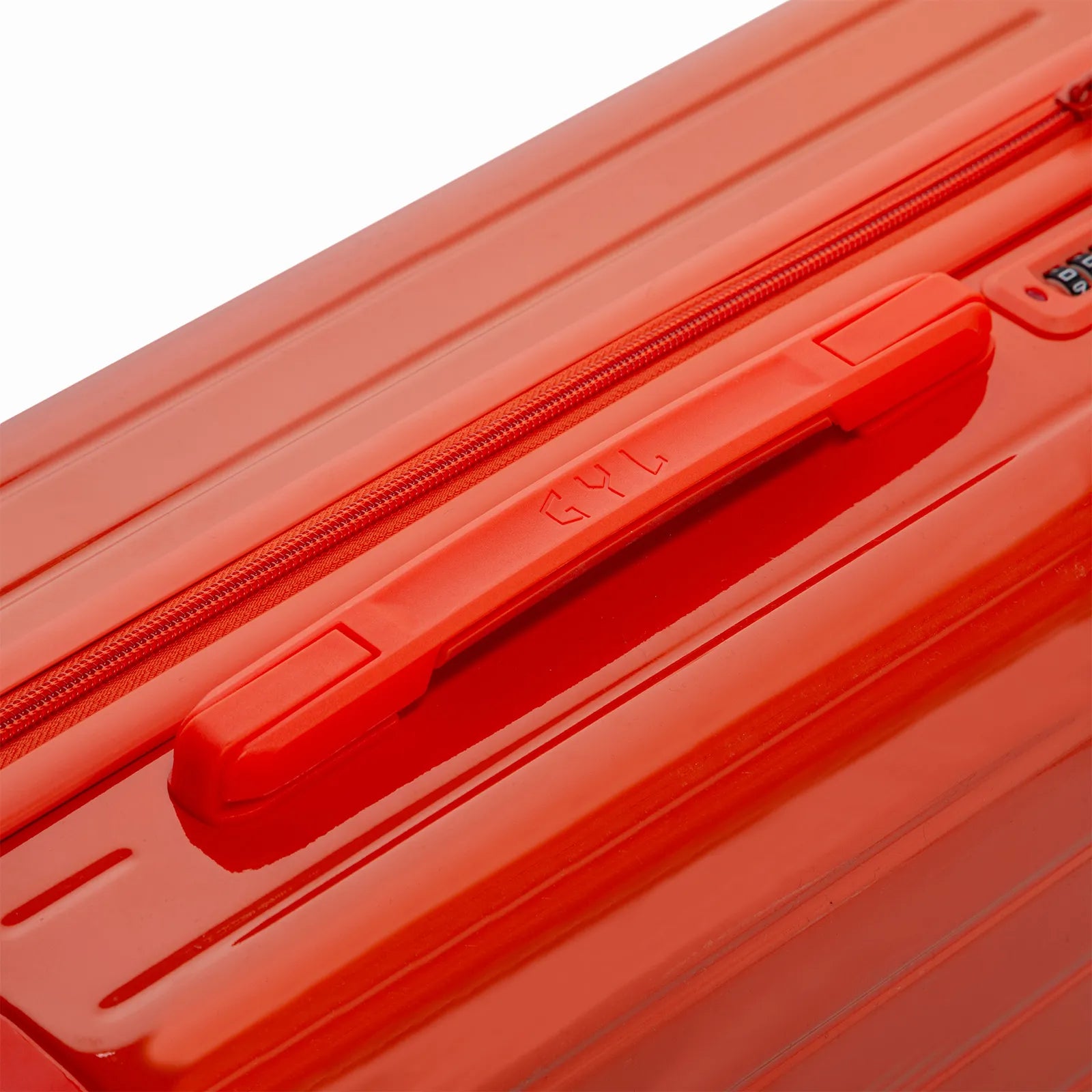 Poignée supérieure rigide de la valise GYL Intemporelle orange avec logo embossé sur le dessus.