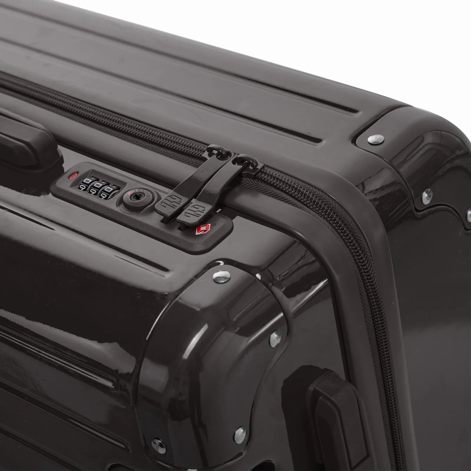 Fermeture à combinaison TSA et double curseur zippé GYL sur la valise rigide noir Intemporelle.