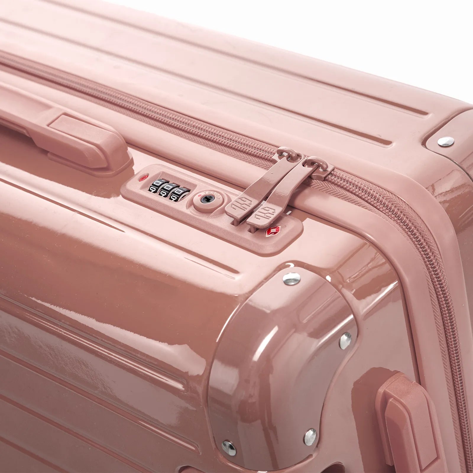 Fermeture à combinaison TSA et double curseur zippé GYL sur la valise rigide rose gold Intemporelle.