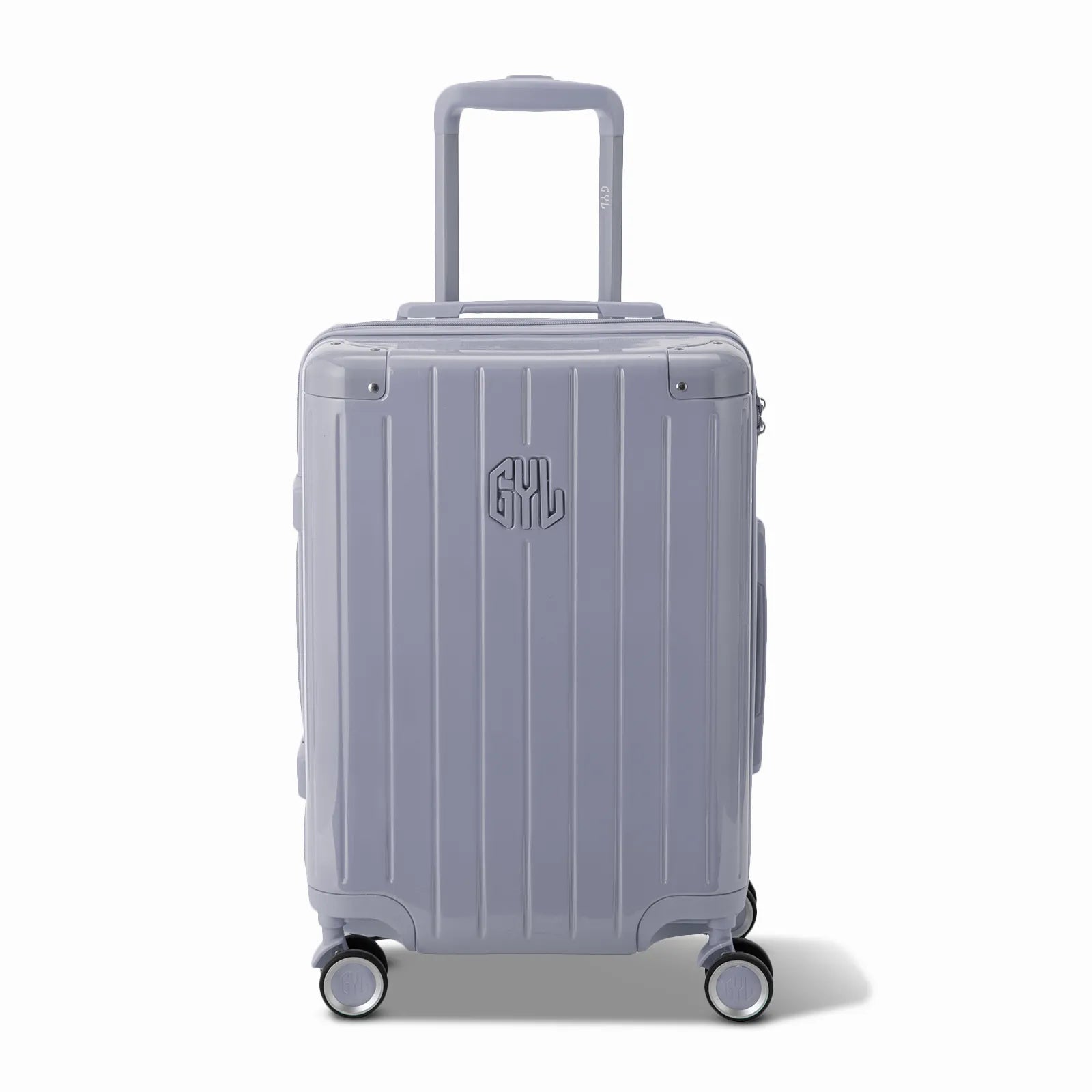 Vue avant de la valise rigide GYL Intemporelle argent, logo embossé et roulettes 360 degrés.