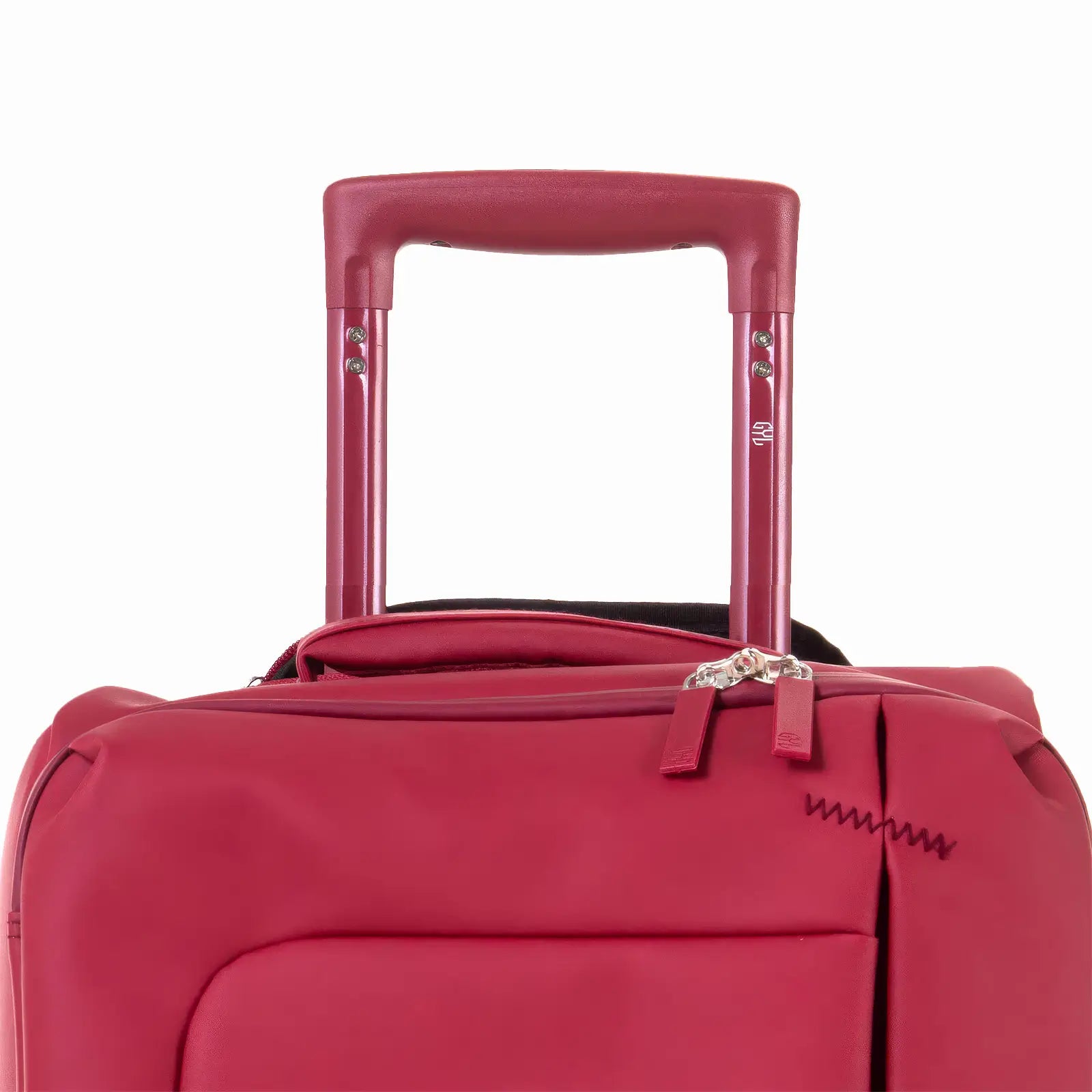 Gros plan sur la poignée télescopique en aluminium de la valise Évasion GYL rouge, conçue pour offrir un maniement fluide, léger et confortable lors des voyages.