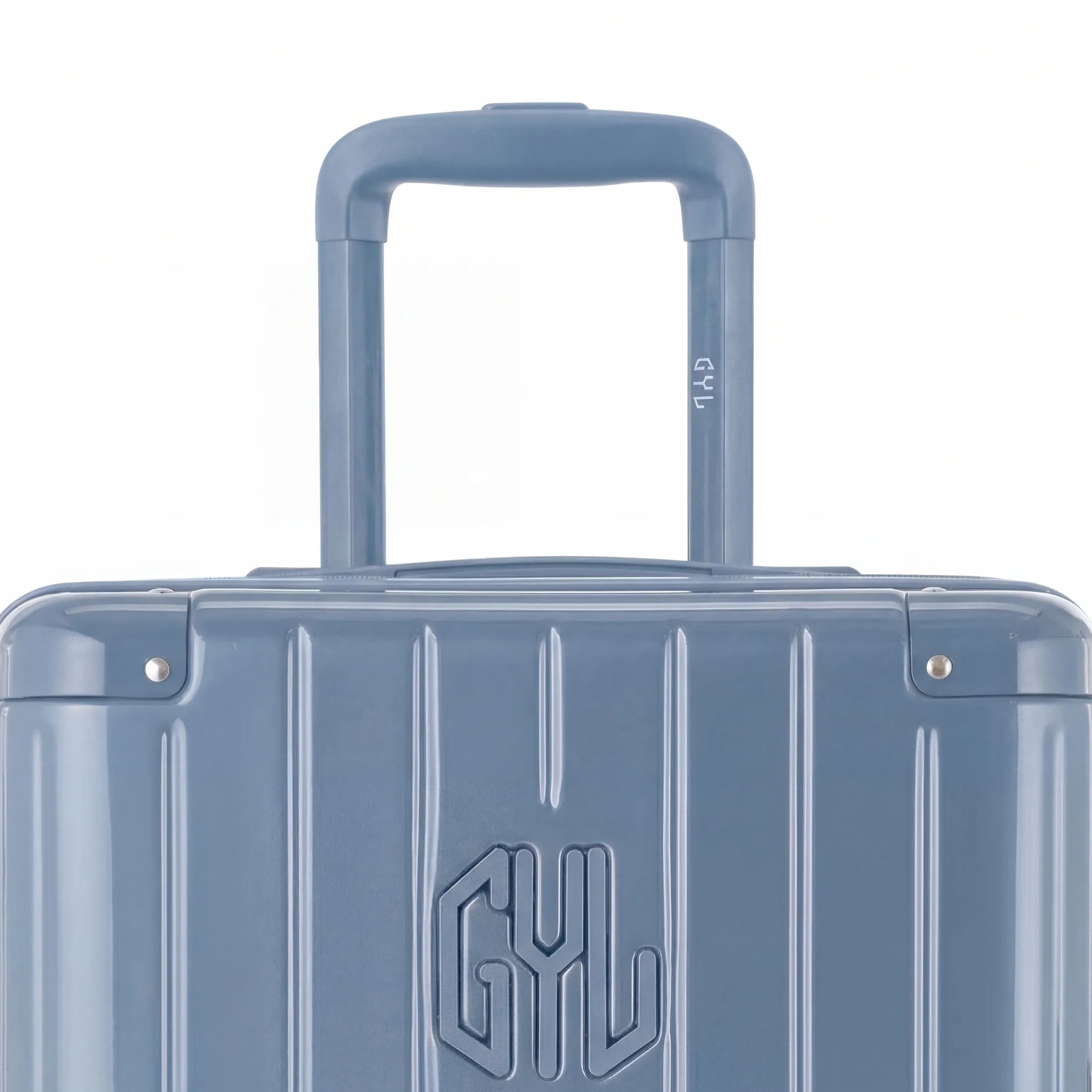 Zoom sur la poignée trolley et le logo GYL de la valise trunk bleu gris.