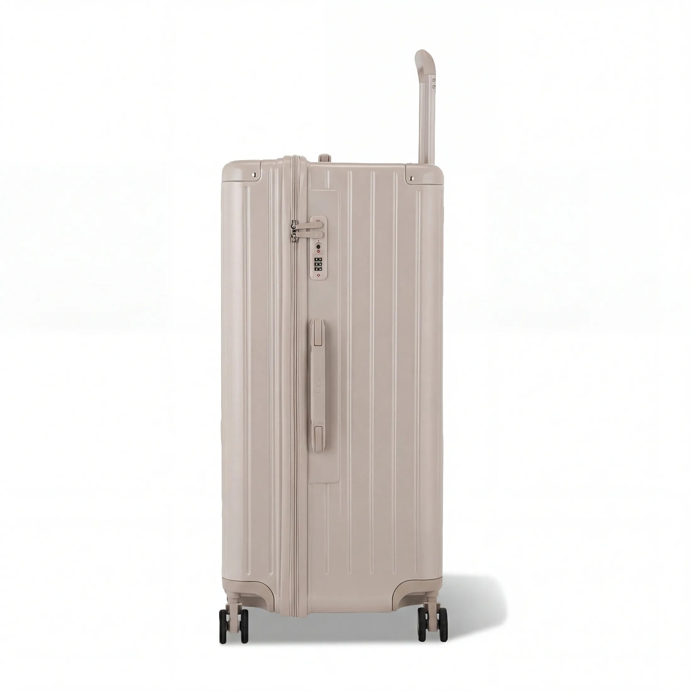 Côté de la valise trunk GYL XL nude avec serrure TSA intégrée et poignée latérale assortie.
