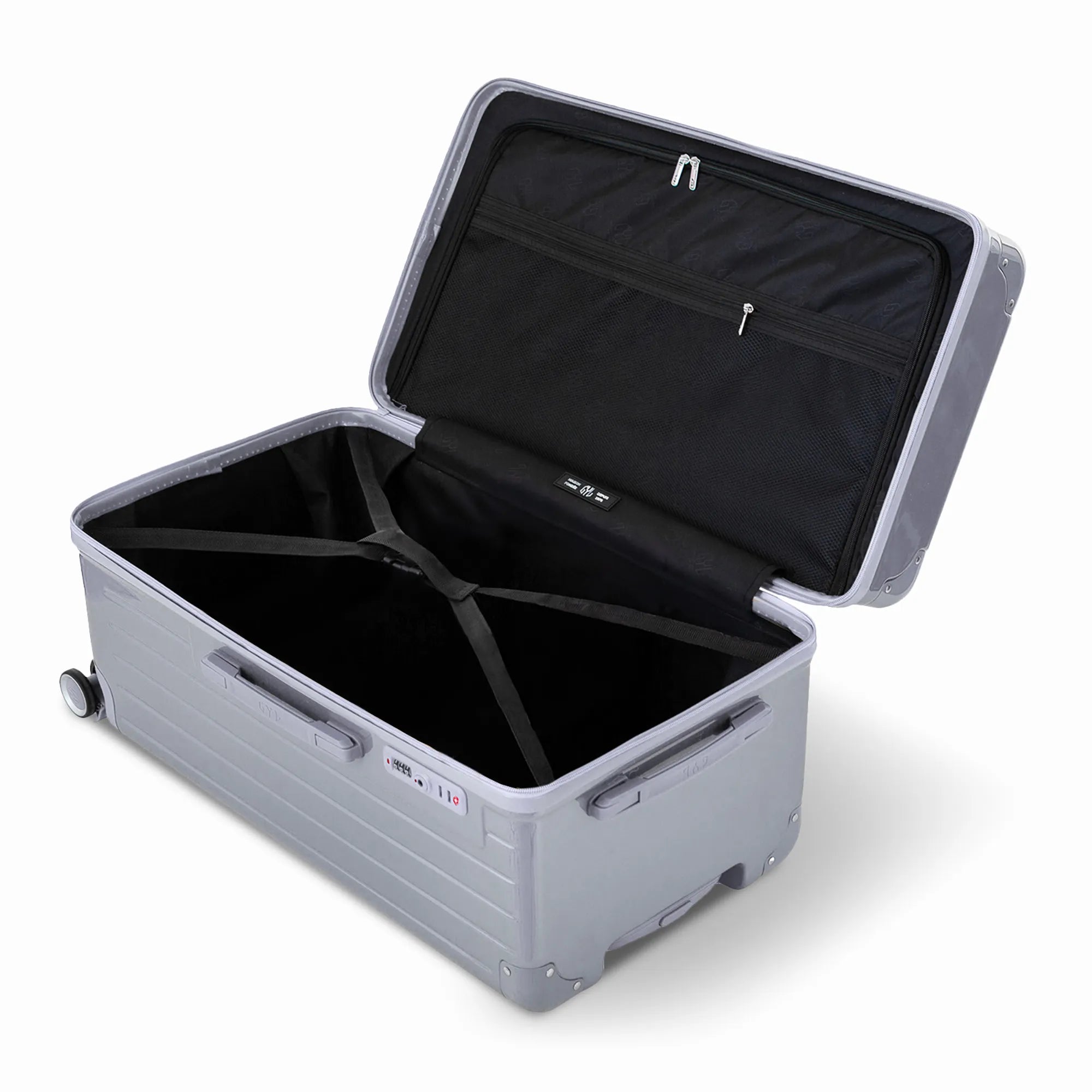 Intérieur de la valise trunk GYL L argent ouvert, avec sangles croisées.