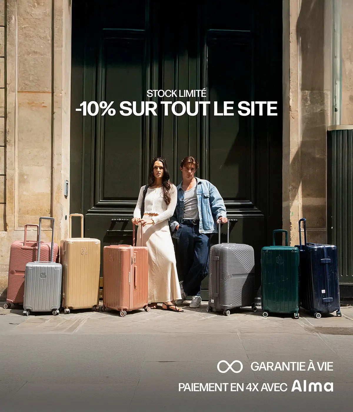 Visuel mobile de la marque GYL montrant une femme et un homme entourés de valises de différentes couleurs, avec la promotion “-10% sur tout le site”, garantie à vie et paiement en 4x avec Alma.