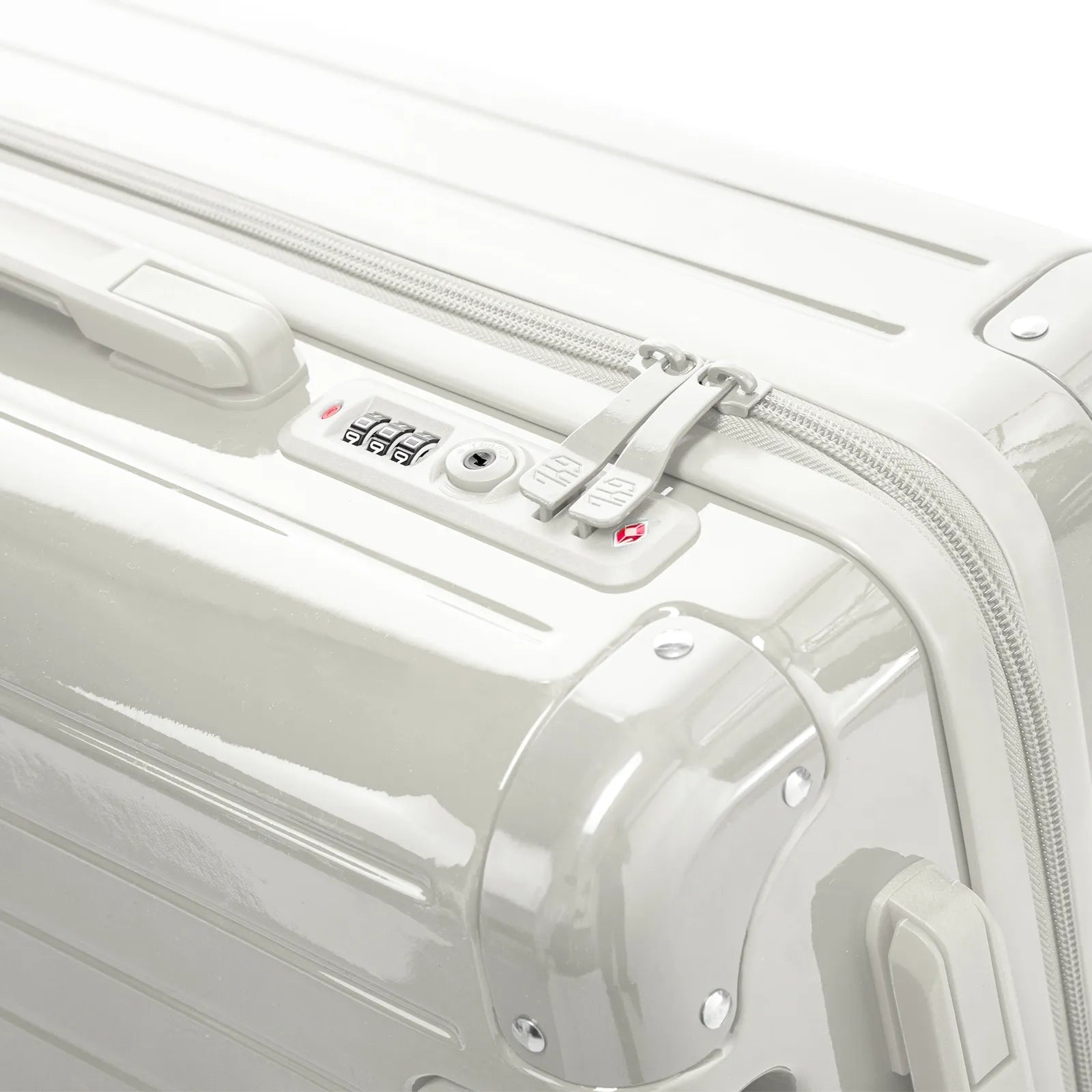 Fermeture à combinaison TSA et double curseur zippé GYL sur la valise rigide sable Intemporelle.