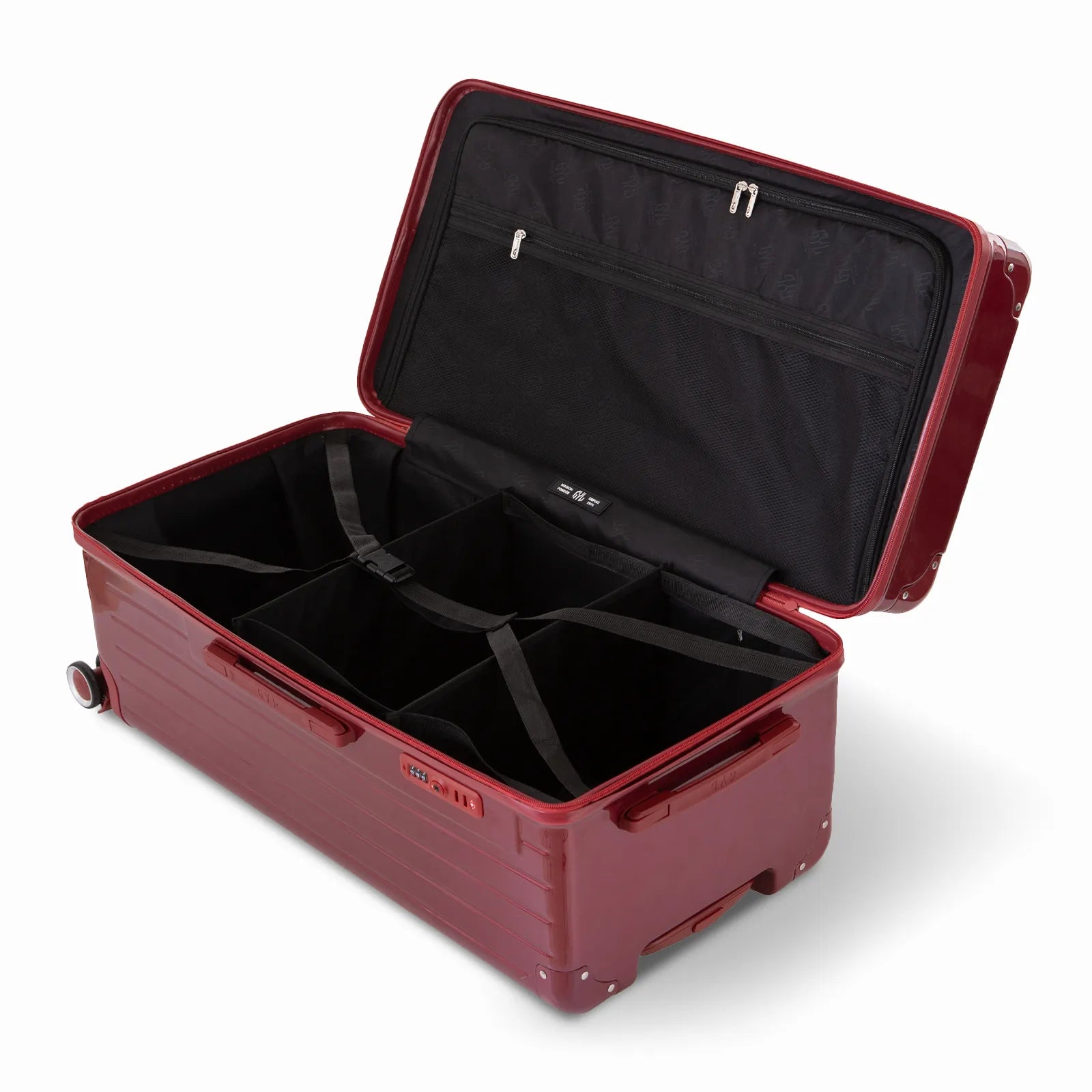 Intérieur de la valise trunk GYL XL rouge foncé ouvert, avec sangles croisées et compartiments de rangement.