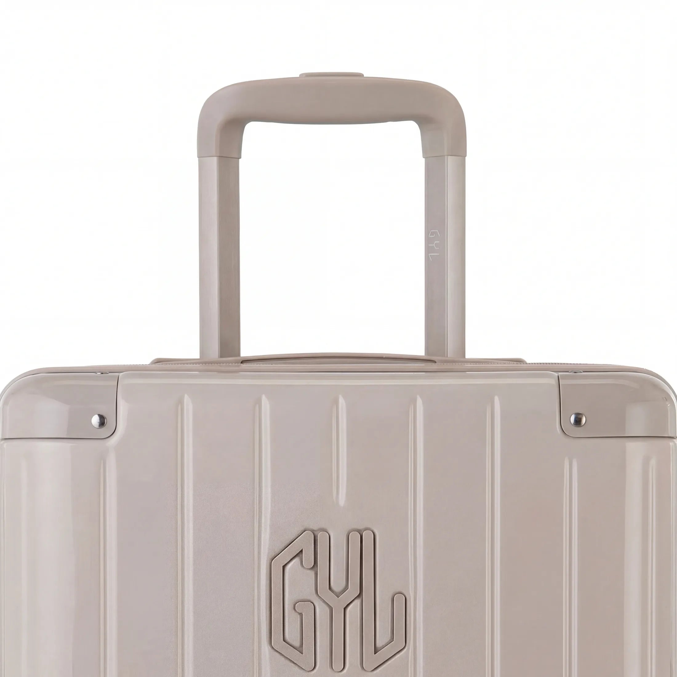 Zoom sur la poignée trolley et le logo GYL de la valise trunk nude.