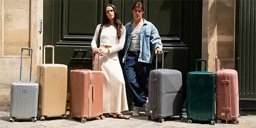 Collection complète de valises rigides GYL en polycarbonate en promotion, tous modèles et tailles, proposées en différentes couleurs tendance.