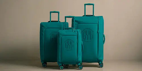 Valises souples GYL en tissu vert, disponibles en plusieurs tailles, légères, pratiques et faciles à transporter lors de tous vos déplacements.