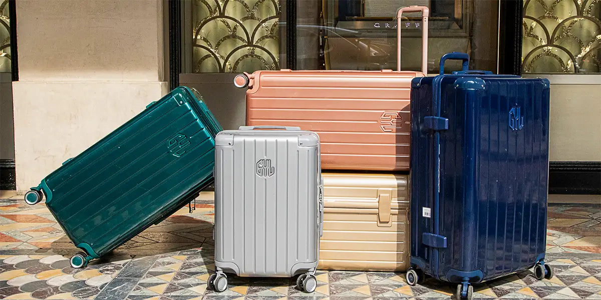 Collection de valises rigides GYL en polycarbonate, modèles cabine, moyenne et grande taille, disponibles en plusieurs coloris élégants.