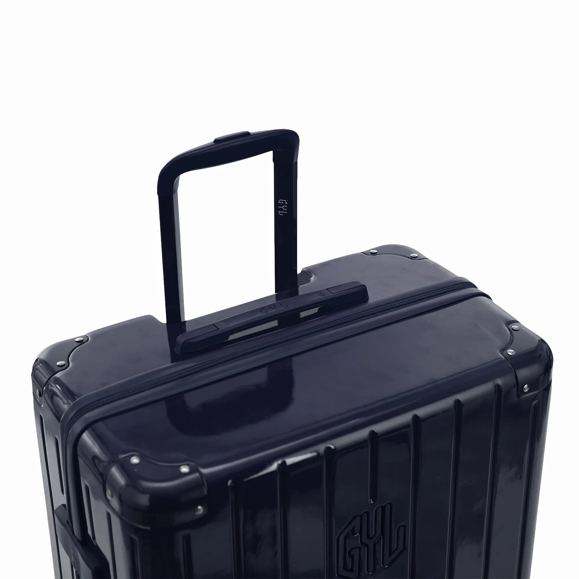 Poignée trolley télescopique GYL déployée sur la valise Intemporelle marine en polycarbonate.