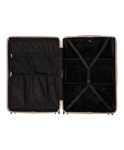 Roue double 360 de la valise GYL Intemporelle sable avec gravure du logo sur le moyeu