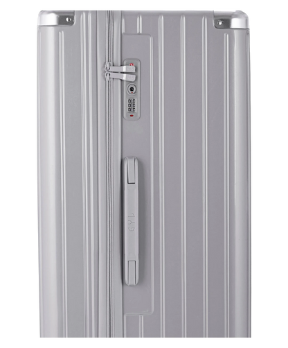 Valise Trunk XL Intemporelle GYL en polycarbonate 78 cm coloris argent gros plan sur la serrure TSA et la fermeture eclair